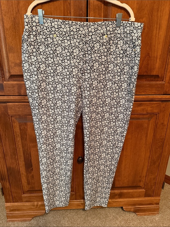 Michael Kors Pants - Michael Kors Black & White Floral Cropped Pants